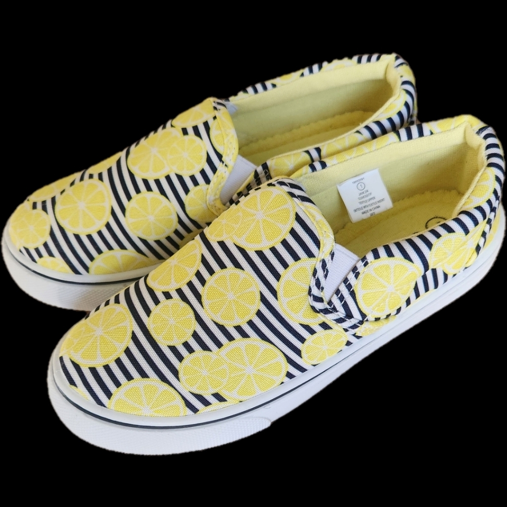 NWOT ❗️ US sports girls slip on flats snickers size 1 lemons
